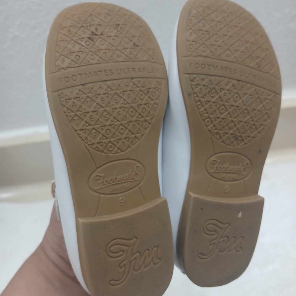 FootMates White Mary Jane Dress Shoes - Picture 5 of 5